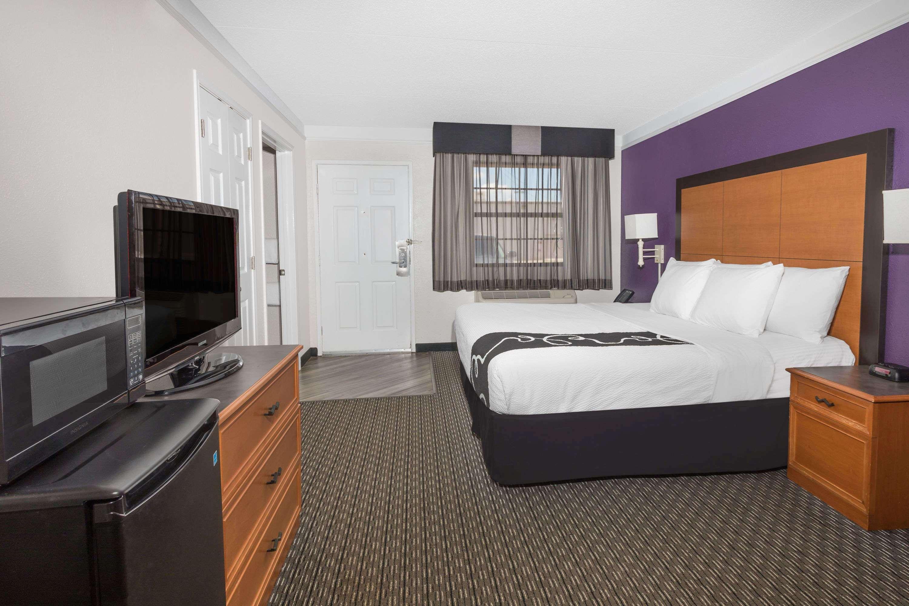 Baymont By Wyndham Greenville Woodruff Rd Eksteriør bilde