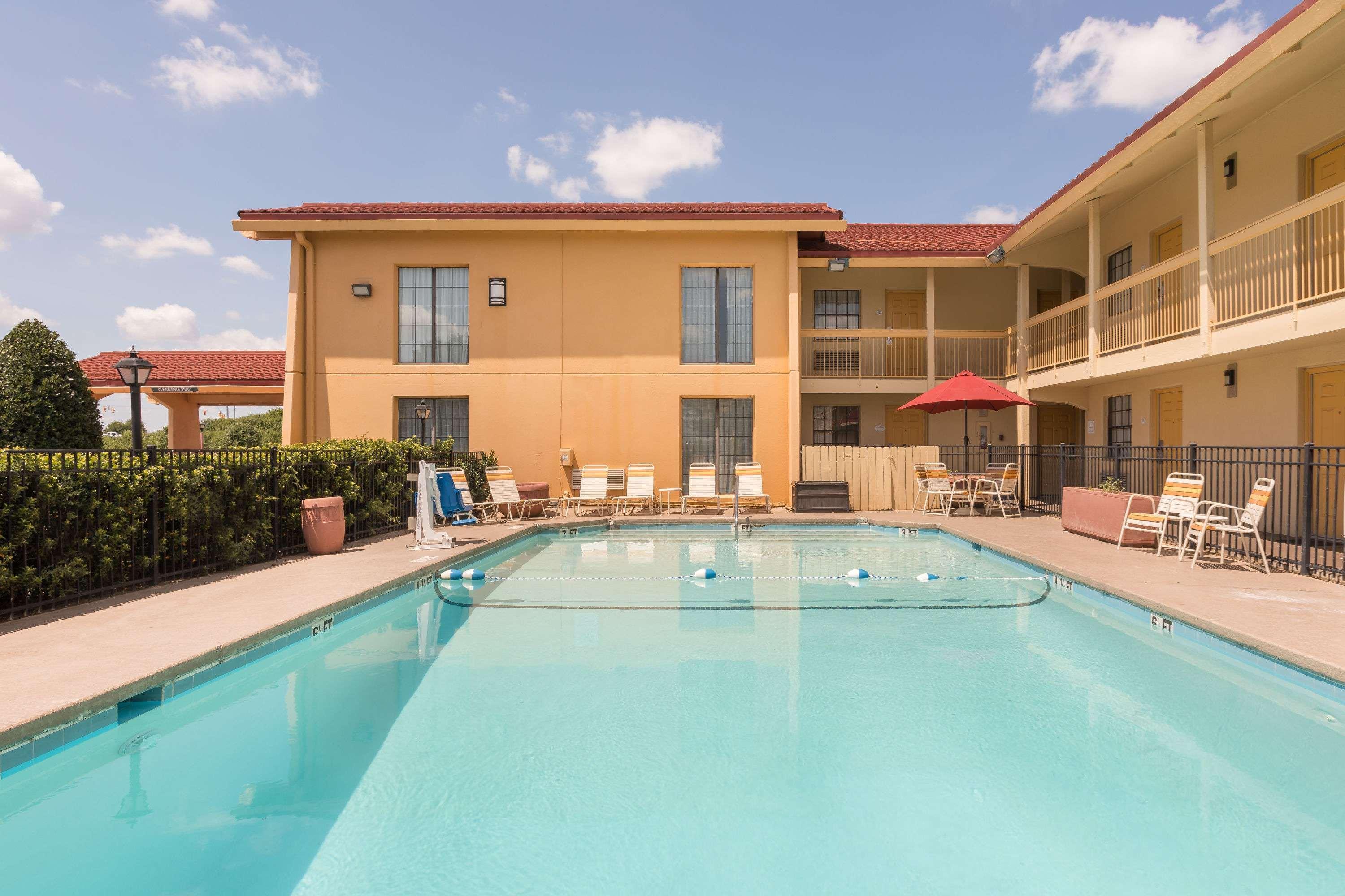 Baymont By Wyndham Greenville Woodruff Rd Eksteriør bilde