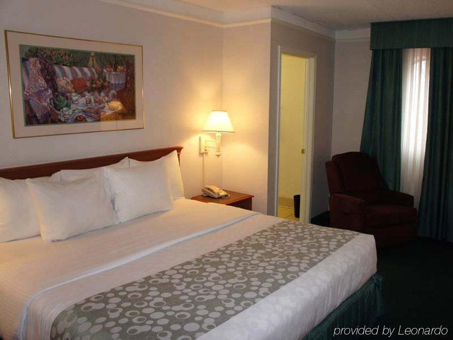 Baymont By Wyndham Greenville Woodruff Rd Eksteriør bilde