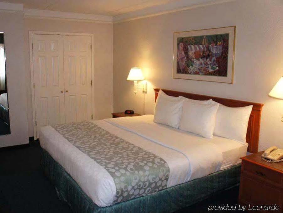 Baymont By Wyndham Greenville Woodruff Rd Eksteriør bilde