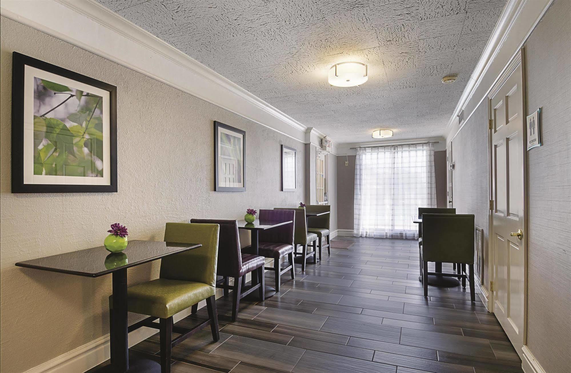 Baymont By Wyndham Greenville Woodruff Rd Eksteriør bilde
